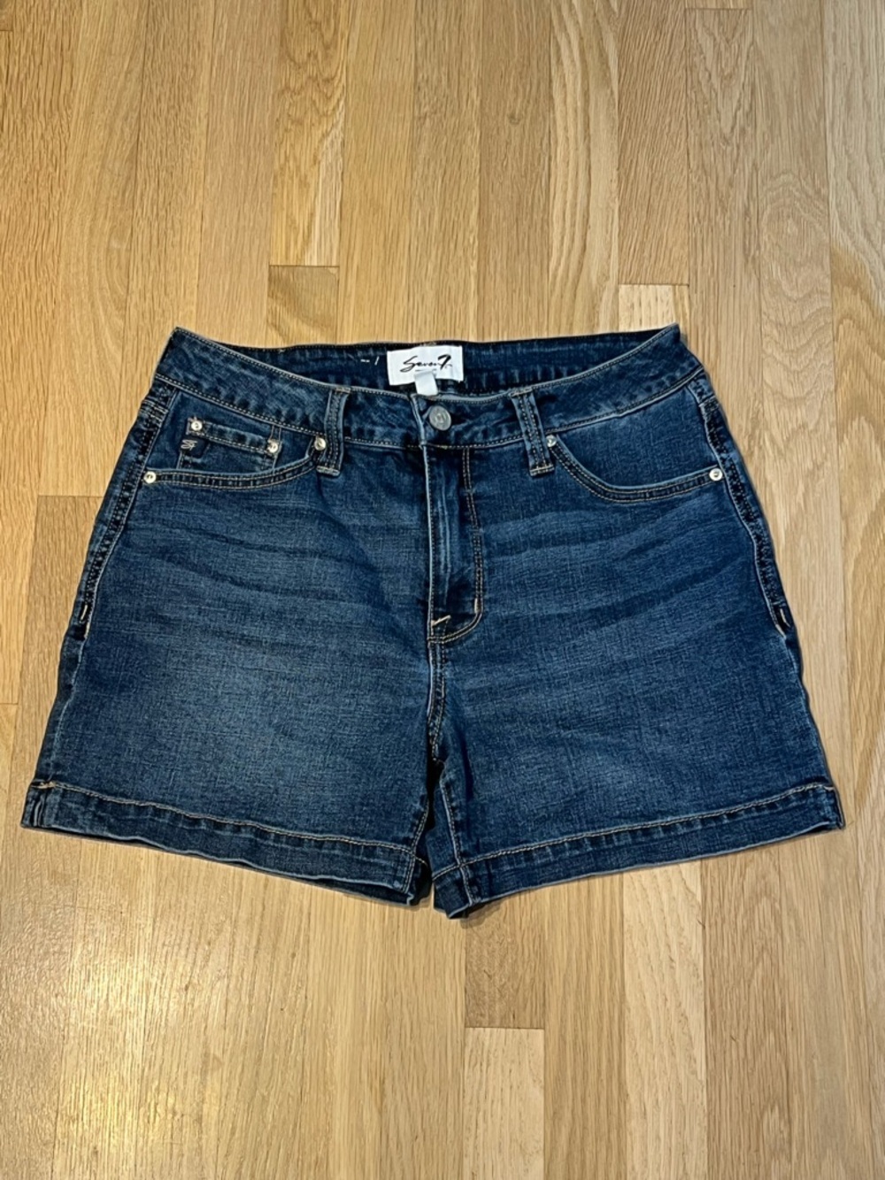 Seven7 High Rise Weekend Shorts Size 6 Dark Wash 4” Inseam Stretch Denim - Picture 2 of 15